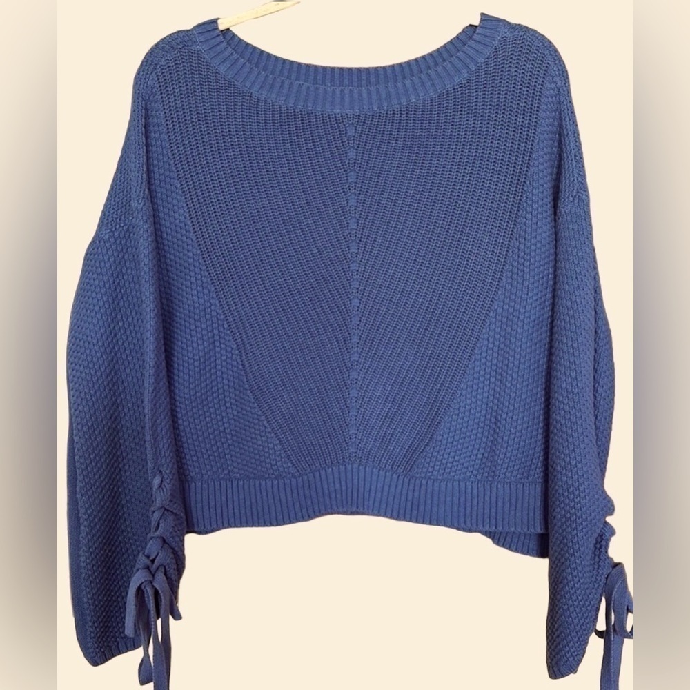 HOLLISTER Steel Blue Cropped Crewneck Sweater, Size Medium, GUC.